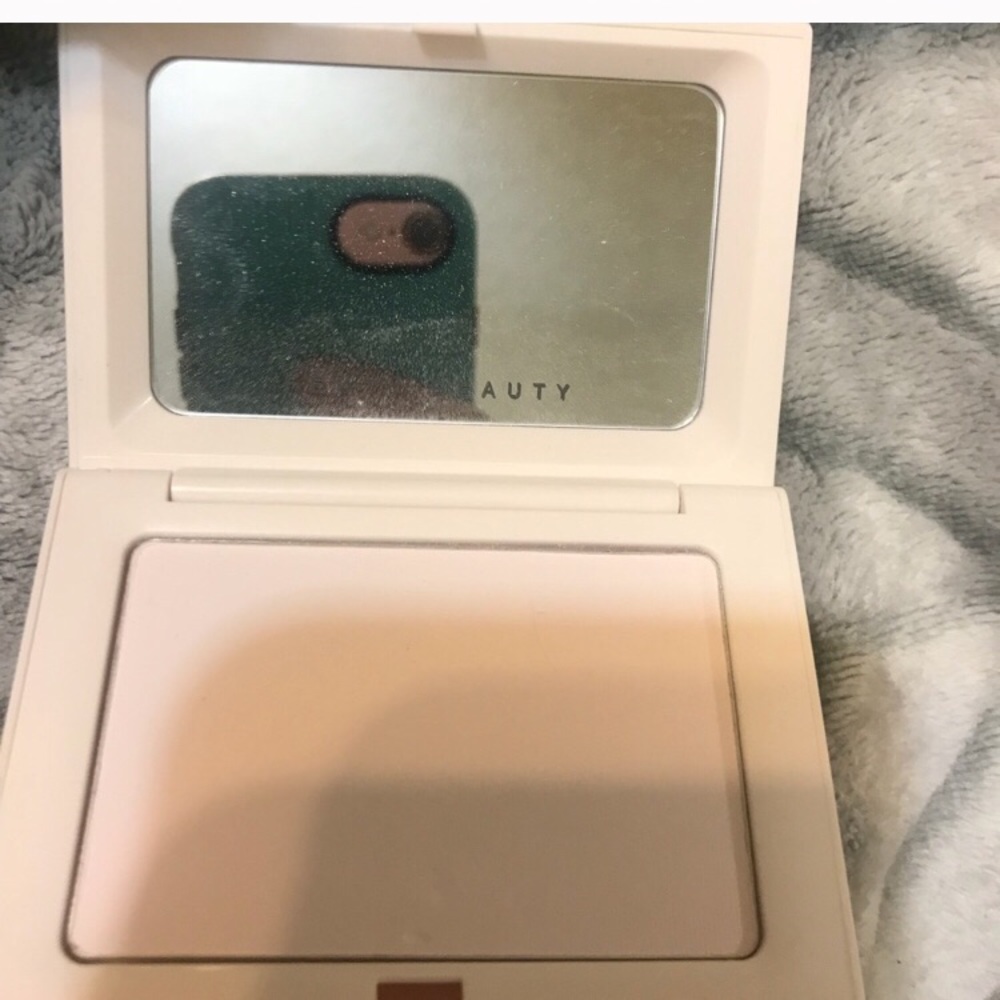 FENTY INVISMATTE BLOTTING POWDER